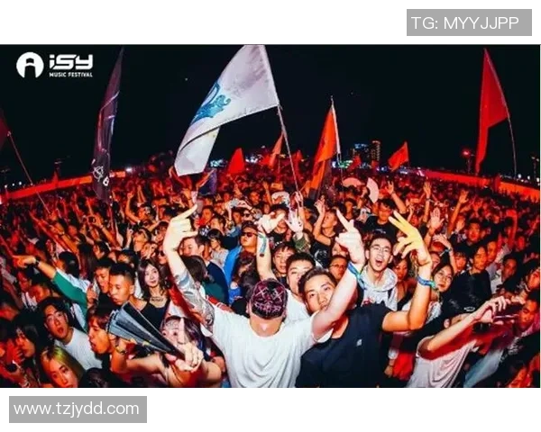 香港足球明星队开场音乐震撼全场点燃激情引领球迷共襄盛举